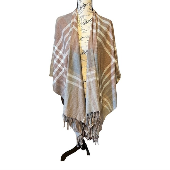 Jones New York Oversized Plaid Fringe Knit Shawl Scarf Ruana Wrap Neutral Tan
